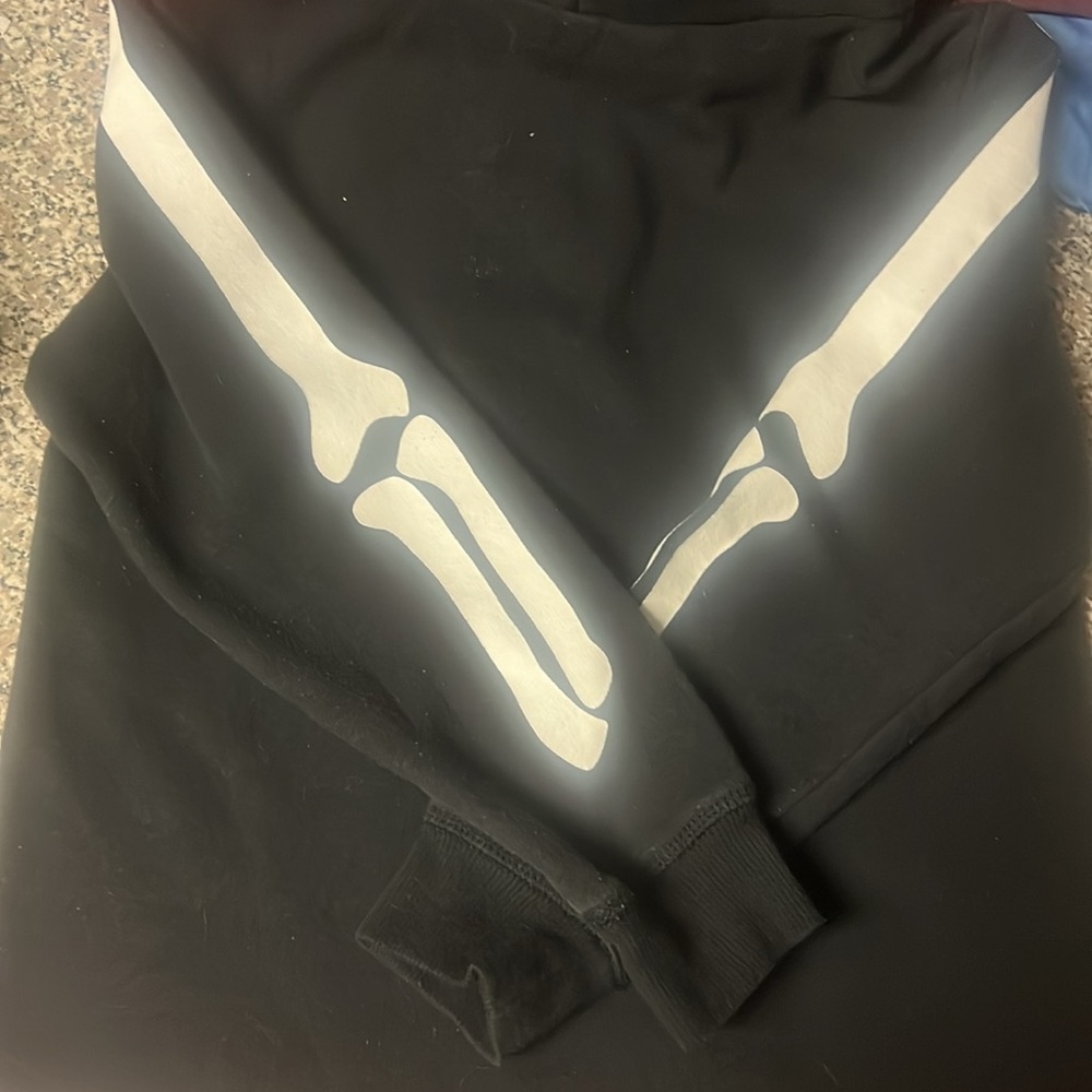 H&M cotton black white hoodie long sleeve skeleton rare Halloween ready 6-8 - Picture 6 of 6